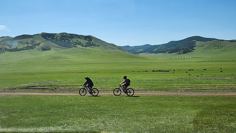 Cycling in Mongolian pristine nature